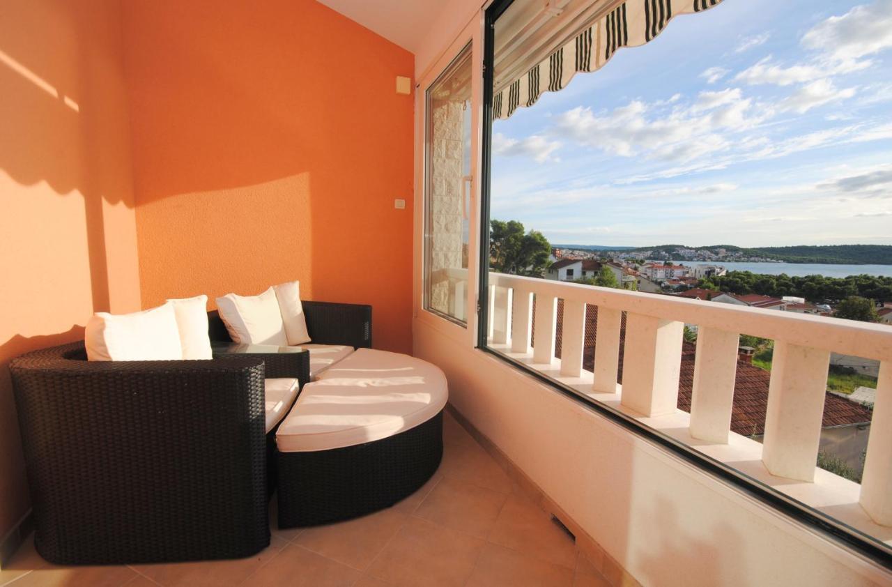 Seaview Luxury Apartment "Lucy" With Terrace & Vintage Summer Kitchen Trogir Buitenkant foto
