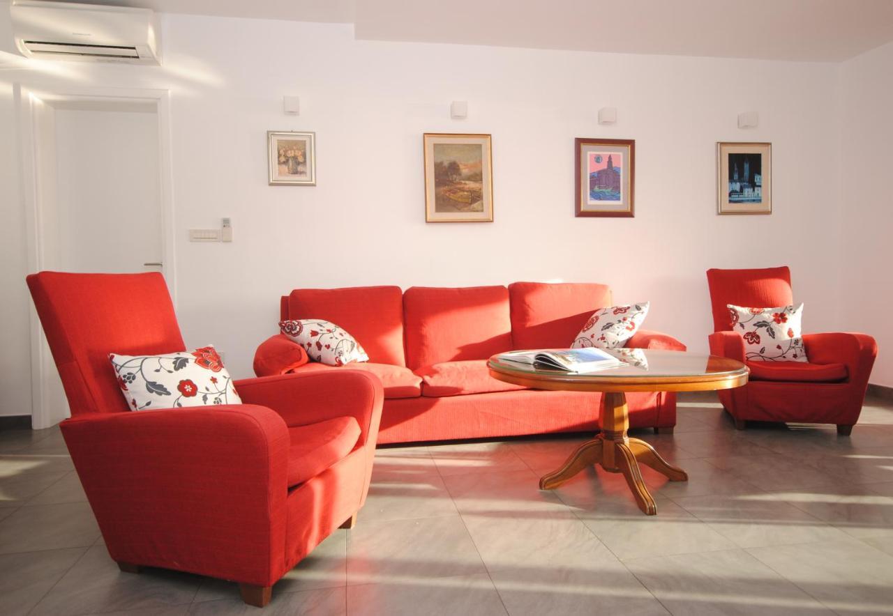 Seaview Luxury Apartment "Lucy" With Terrace & Vintage Summer Kitchen Trogir Buitenkant foto