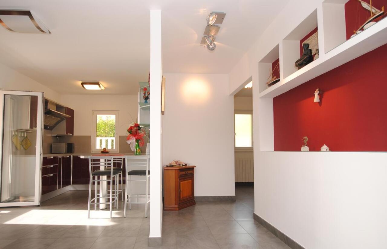 Seaview Luxury Apartment "Lucy" With Terrace & Vintage Summer Kitchen Trogir Buitenkant foto