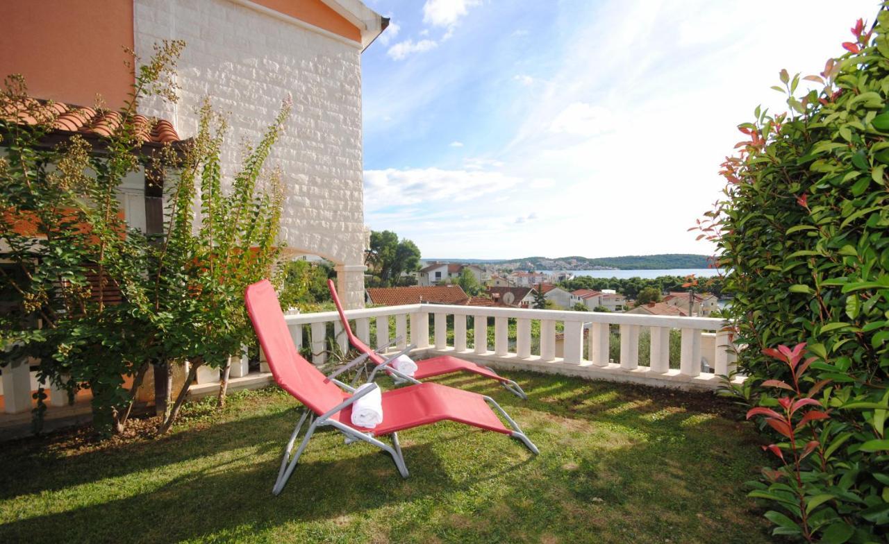 Seaview Luxury Apartment "Lucy" With Terrace & Vintage Summer Kitchen Trogir Buitenkant foto
