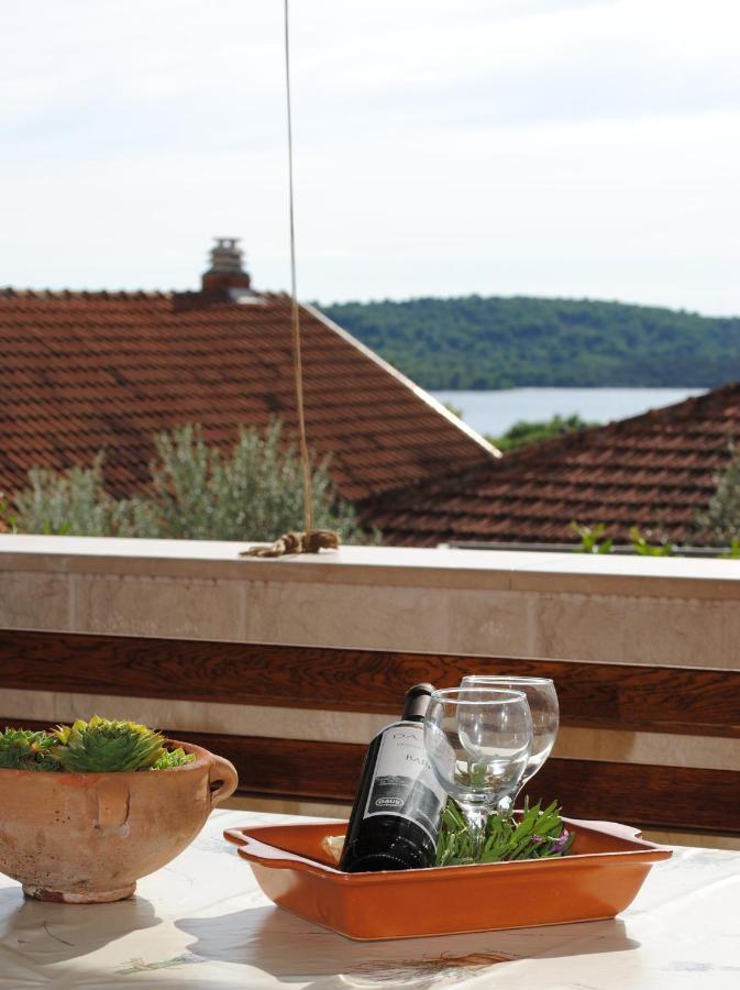 Seaview Luxury Apartment "Lucy" With Terrace & Vintage Summer Kitchen Trogir Buitenkant foto