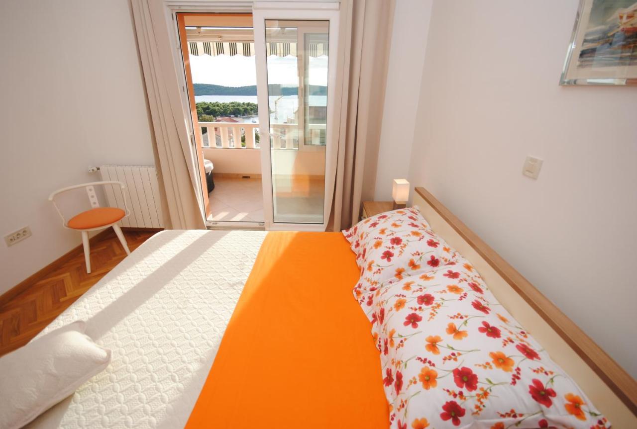 Seaview Luxury Apartment "Lucy" With Terrace & Vintage Summer Kitchen Trogir Buitenkant foto